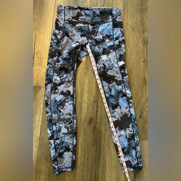 Lululemon Speed Up Tight in Screen Camo Multi blue/black Size 8 - Picture 6 of 9